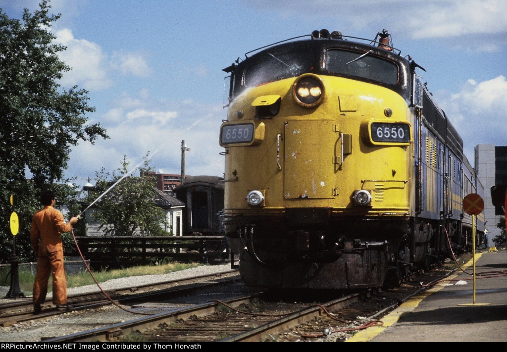 VIA 6550 gets some of the road dirt washed off before heading out